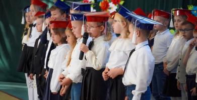 Ślubowanie uczniów klas pierwszych w Szkole Podstawowej w Barwicach