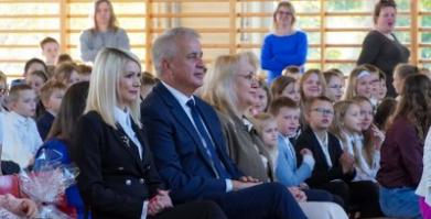Ślubowanie uczniów klas pierwszych w Szkole Podstawowej w Barwicach