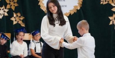 Ślubowanie uczniów klas pierwszych w Szkole Podstawowej w Barwicach