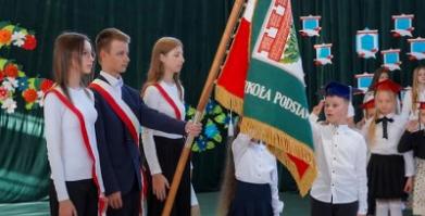 Ślubowanie uczniów klas pierwszych w Szkole Podstawowej w Barwicach