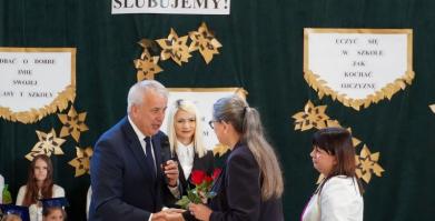 Ślubowanie uczniów klas pierwszych w Szkole Podstawowej w Barwicach