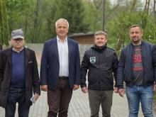 Na zdjęciu Burmistrz Barwic Robert Zborowski, Piotr Kikun, Robert Małyszek oraz przedstawiciel nadzoru budowlanego.